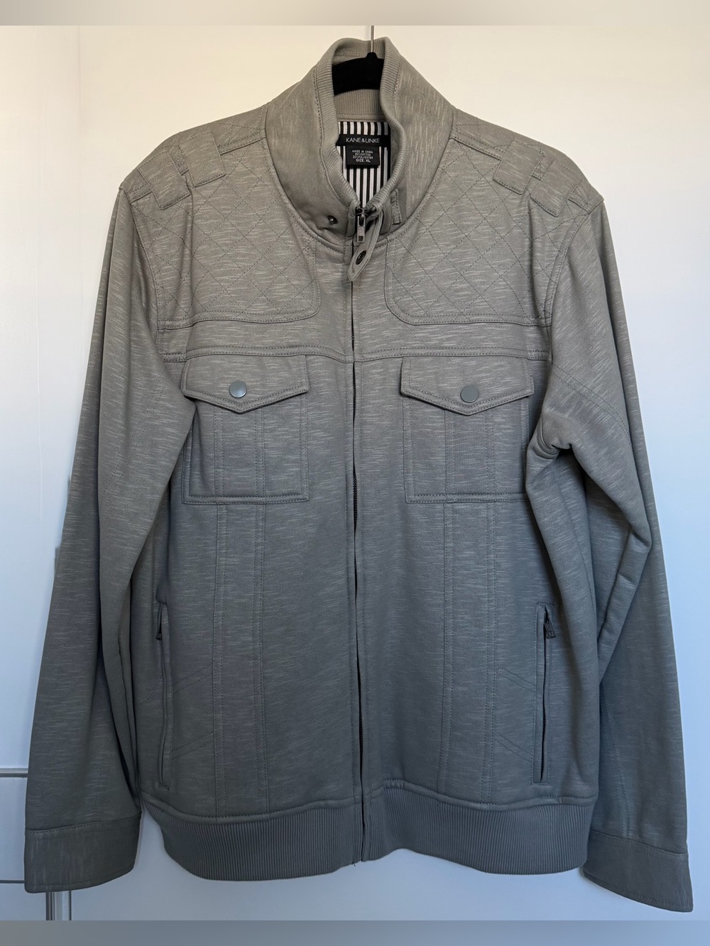 Kane & Unke Like New Men's Light Gray Quilted-Panel Zip Jacket